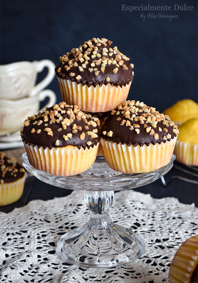 magdalenas-de-naranja-y-chocolate-con-vino-dulce-recetas-clavileño